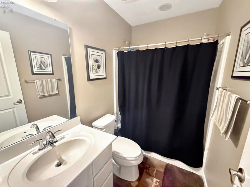 6138 Meadow Farm Lane, Lorain, OH 44053 Photo 24