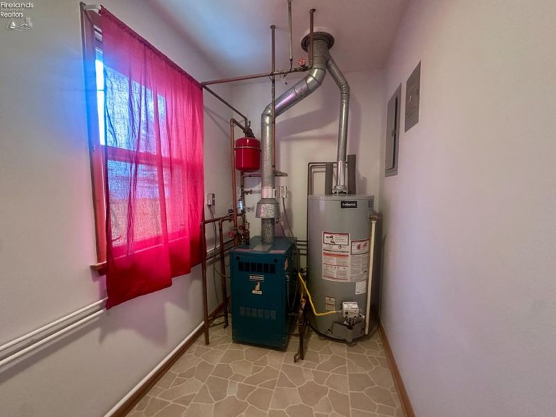 121 Broad Street, Oak Harbor, OH 43449 Photo 23