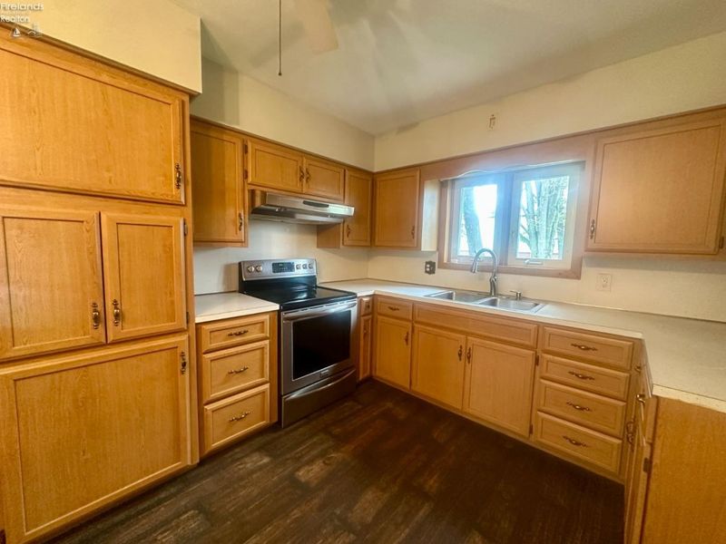 121 Broad Street, Oak Harbor, OH 43449 Photo 6