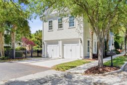 824 Bridgetown Pass photo 4