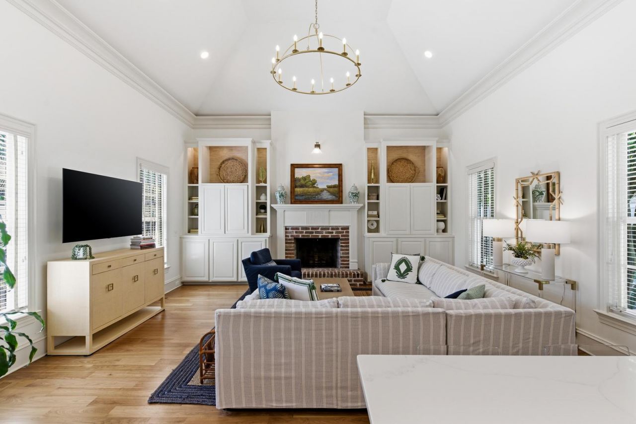 824 Bridgetown Pass Photo 25