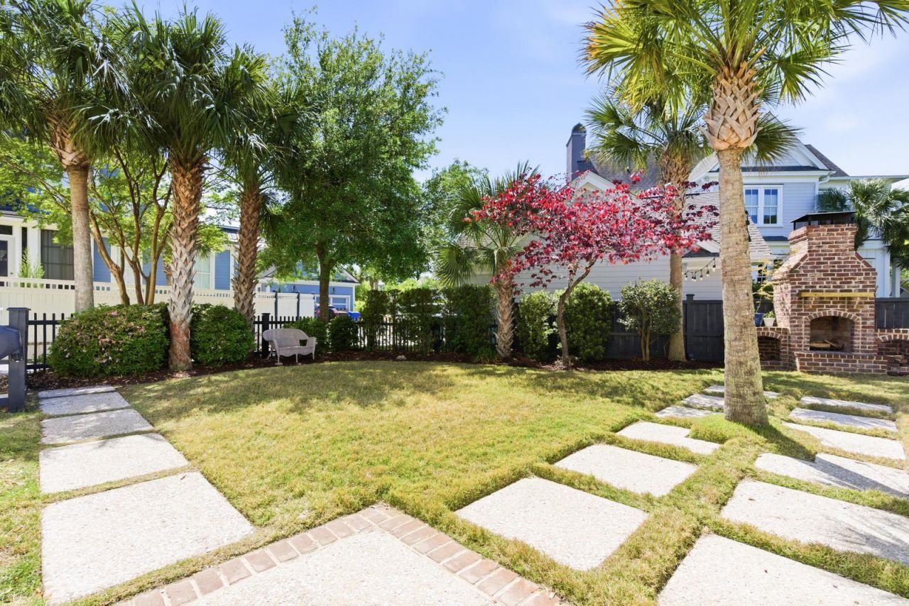 824 Bridgetown Pass Photo 4