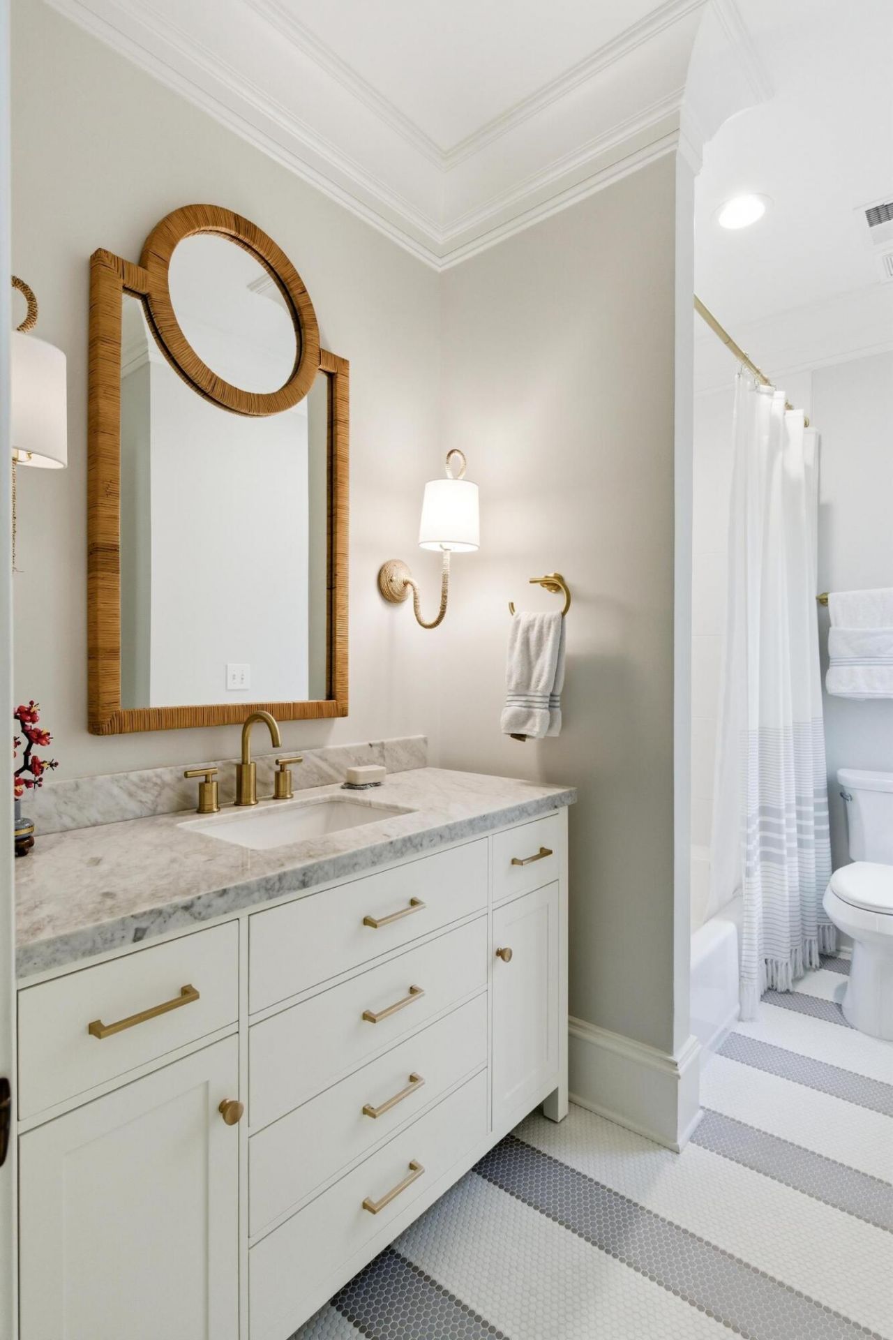 824 Bridgetown Pass Photo 40