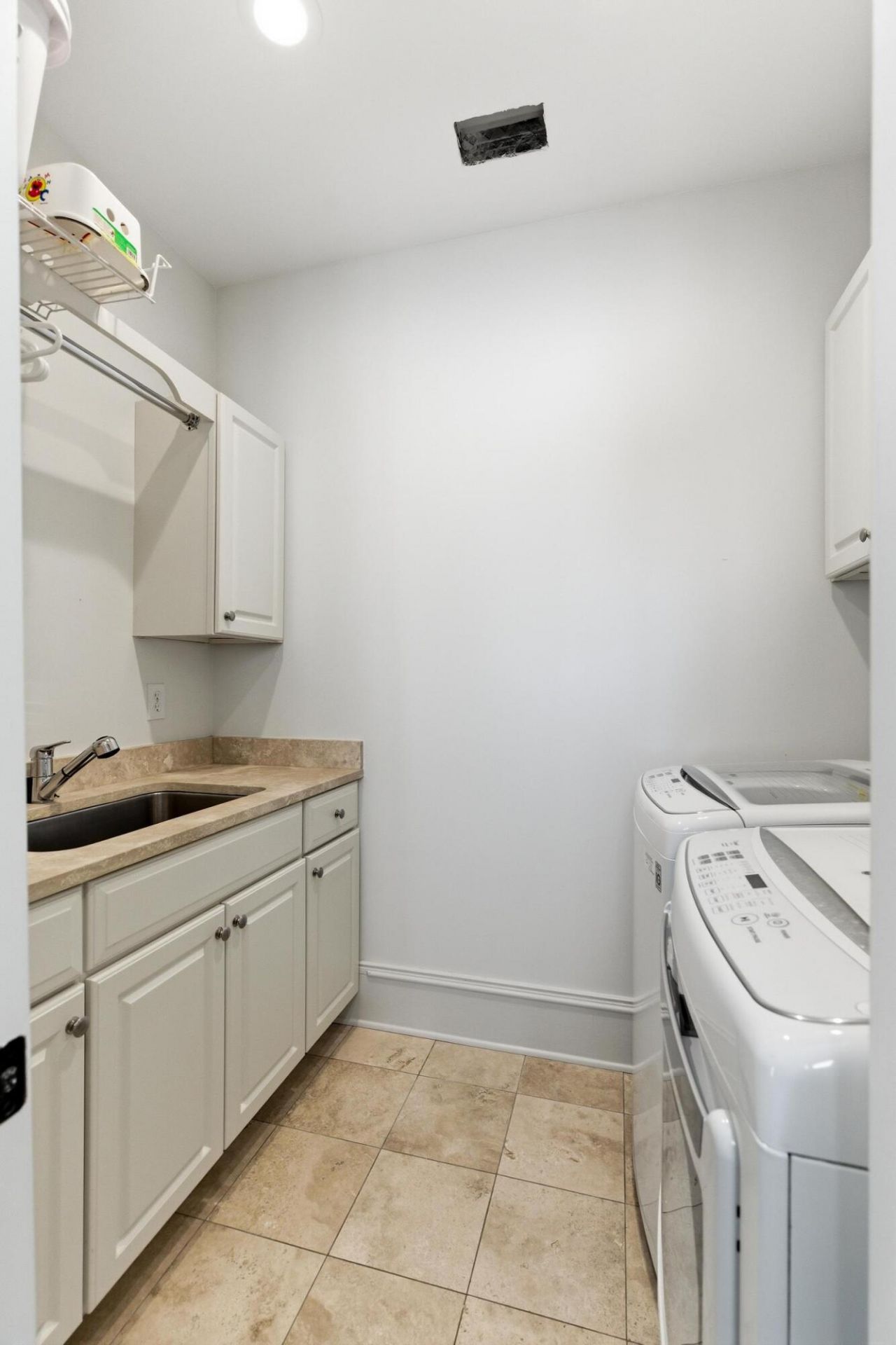 824 Bridgetown Pass Photo 43