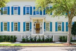 824 Bridgetown Pass photo 4