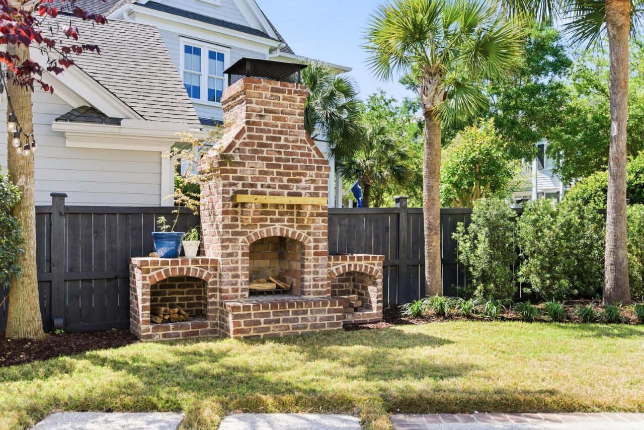 824 Bridgetown Pass Photo 55