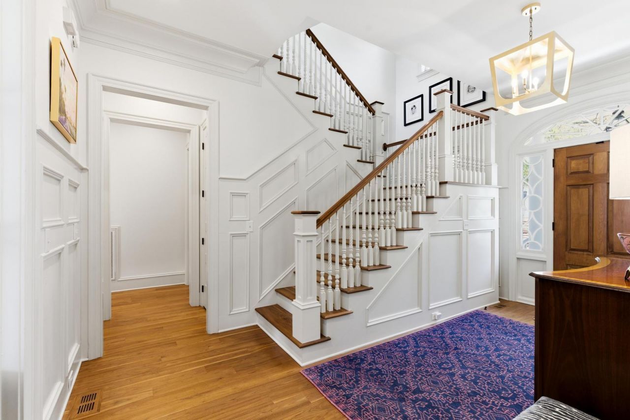 824 Bridgetown Pass Photo 7