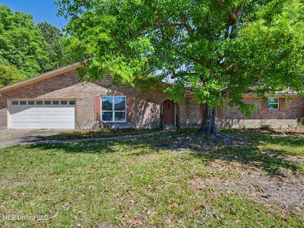 1204 De La Pointe Drive, Gautier, MS 39553