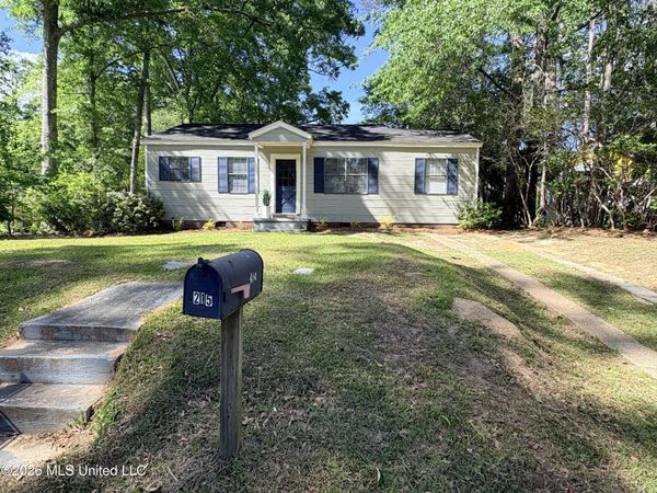215 W Simpson Avenue, Mendenhall, MS 39114