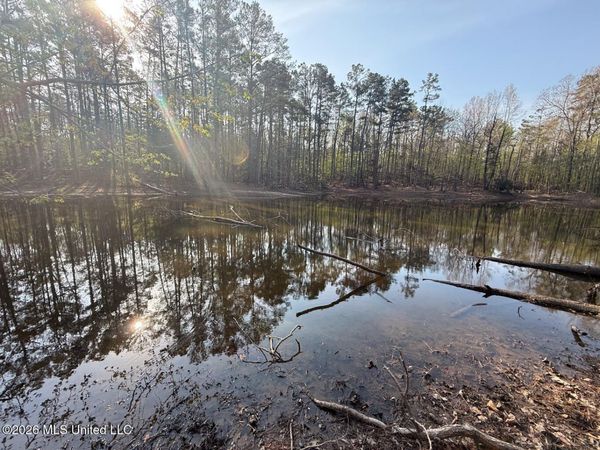 674 E J Henry Road, Grenada, MS 38901