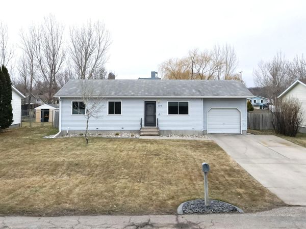 205 4TH Street E, Horace, ND 58047