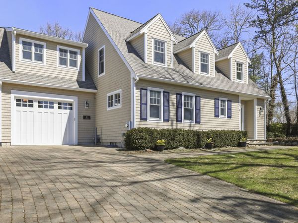 31 Hillside Avenue , North Falmouth, MA 02556