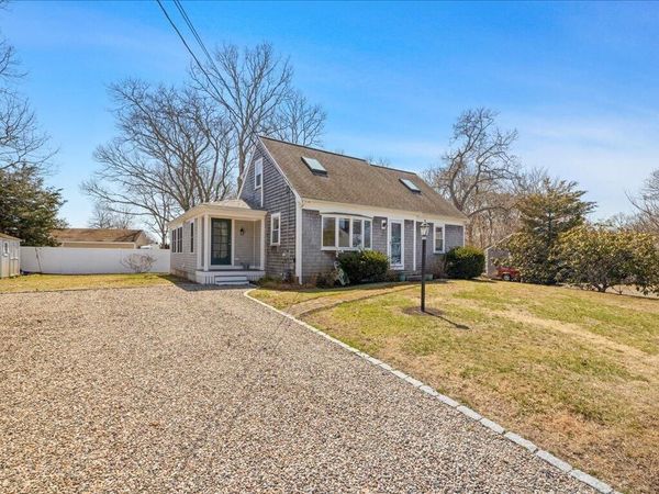 17 Swallow Street, Teaticket, MA 02536