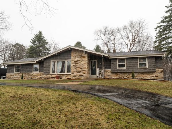 S83W27570 Beaver TRAIL, Mukwonago, WI 53149