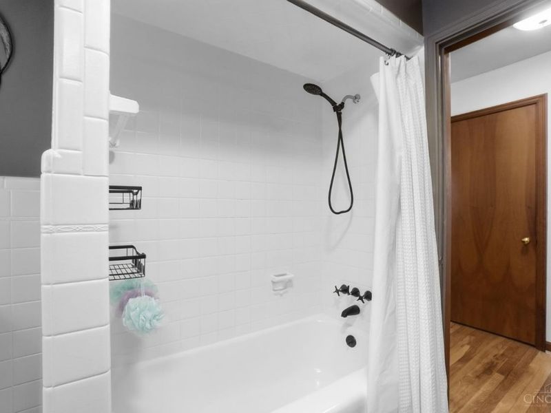 2753 Werkastle Lane, Cincinnati, OH 45211 Photo 18