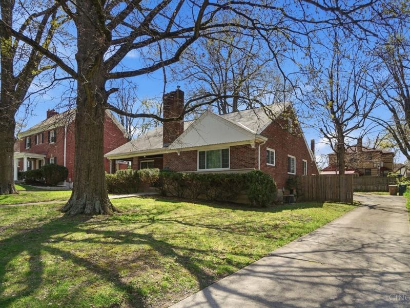 2753 Werkastle Lane, Cincinnati, OH 45211 Photo 2