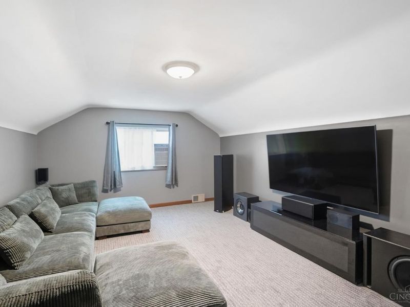 2753 Werkastle Lane, Cincinnati, OH 45211 Photo 27