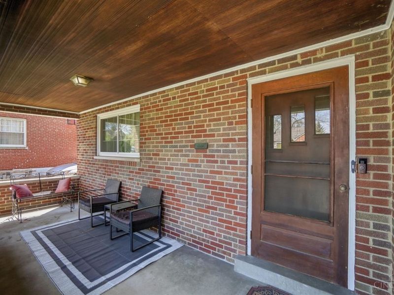 2753 Werkastle Lane, Cincinnati, OH 45211 Photo 3