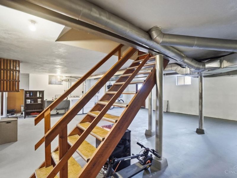 2753 Werkastle Lane, Cincinnati, OH 45211 Photo 33