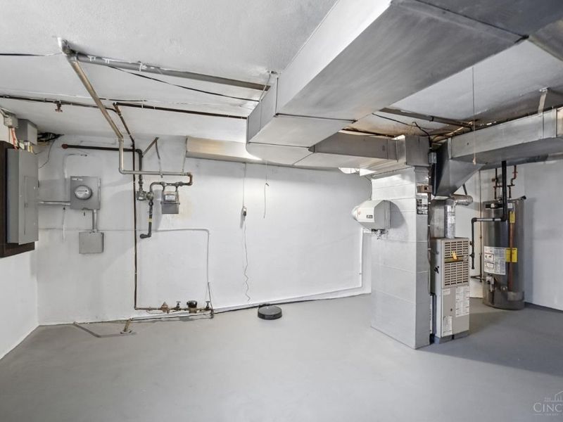 2753 Werkastle Lane, Cincinnati, OH 45211 Photo 35