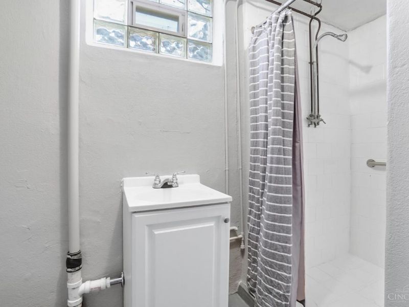 2753 Werkastle Lane, Cincinnati, OH 45211 Photo 37