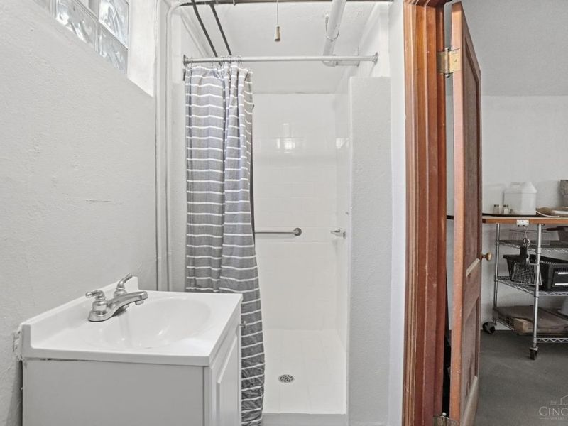 2753 Werkastle Lane, Cincinnati, OH 45211 Photo 38