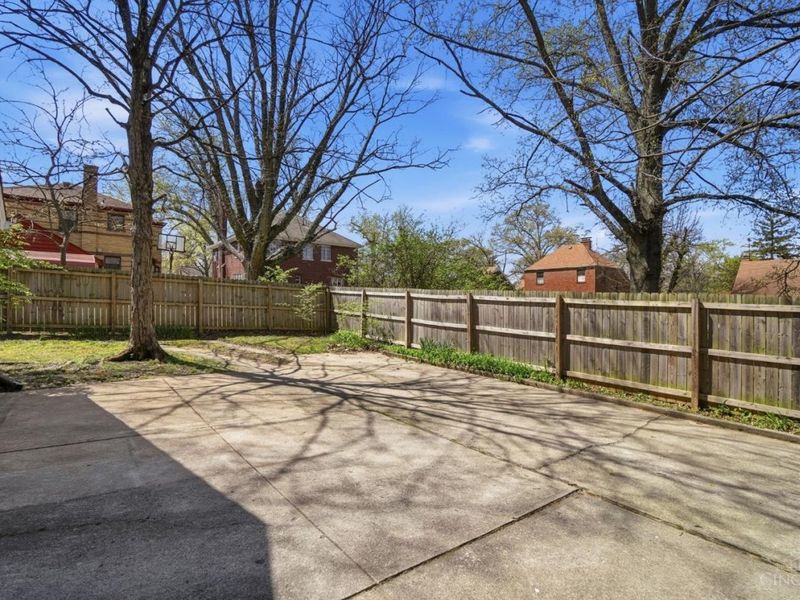 2753 Werkastle Lane, Cincinnati, OH 45211 Photo 44