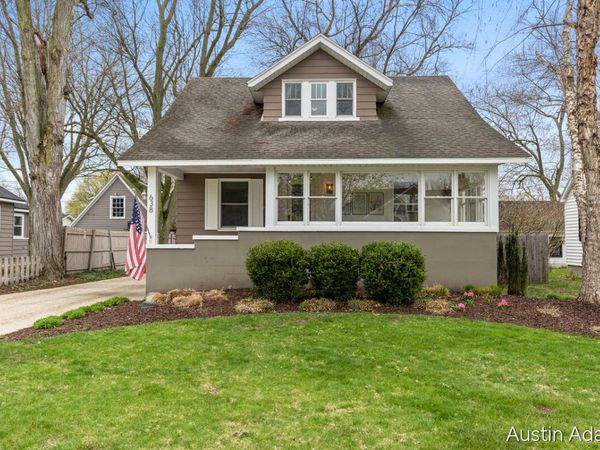 638 E Central Avenue, Zeeland, MI 49464