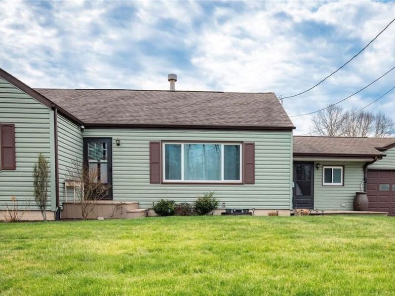 831 School Street, Hubbard, OH 44425 Photo 1