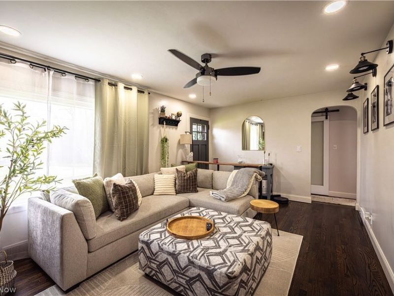 831 School Street, Hubbard, OH 44425 Photo 4