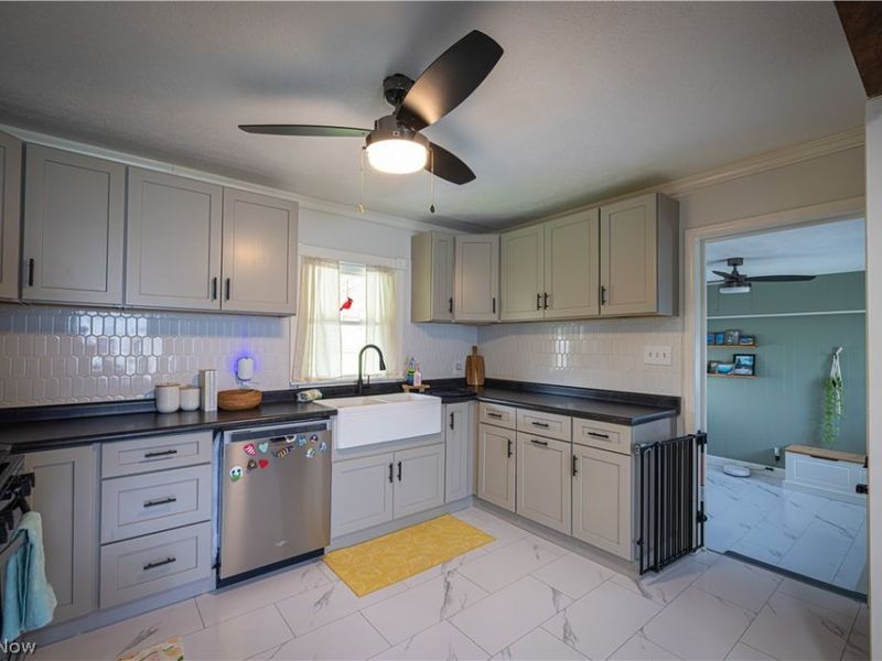 831 School Street, Hubbard, OH 44425 Photo 5