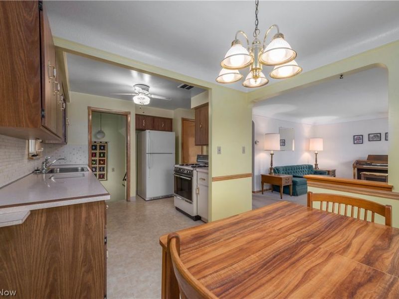 24321 Normandy Drive, Olmsted Falls, OH 44138 Photo 10