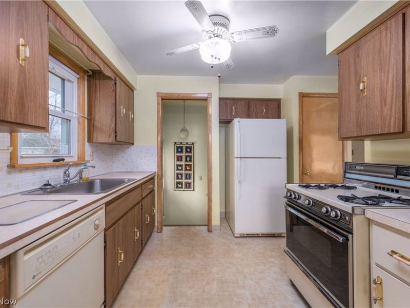 24321 Normandy Drive, Olmsted Falls, OH 44138 Photo 11