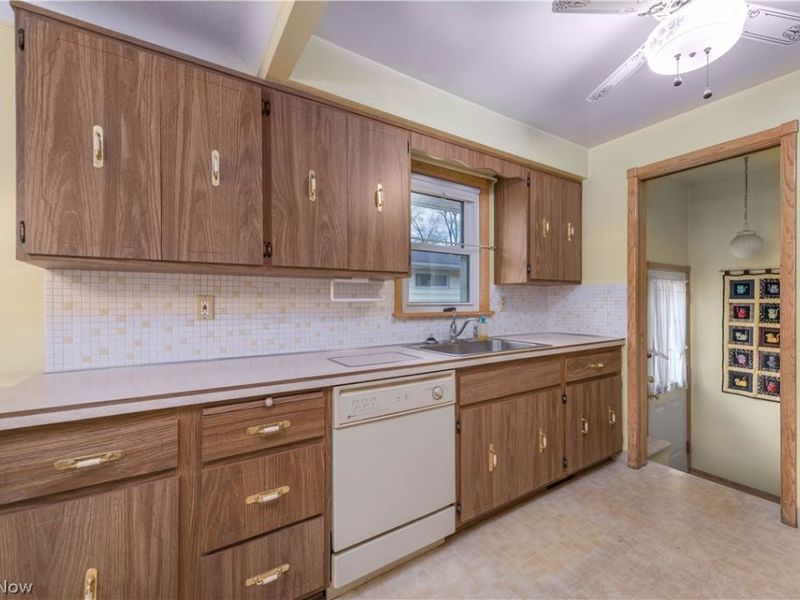 24321 Normandy Drive, Olmsted Falls, OH 44138 Photo 12