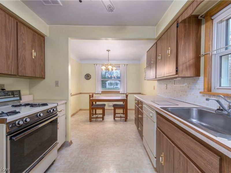 24321 Normandy Drive, Olmsted Falls, OH 44138 Photo 13