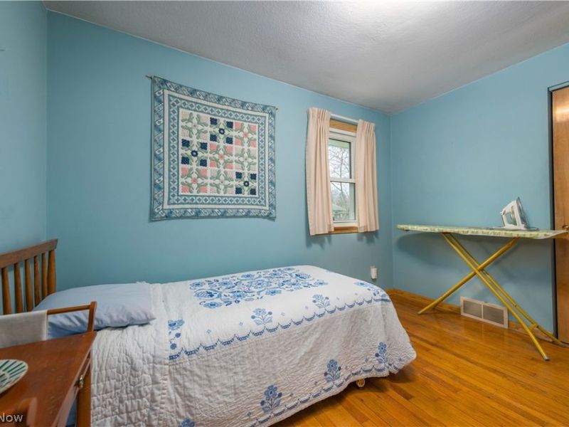 24321 Normandy Drive, Olmsted Falls, OH 44138 Photo 18