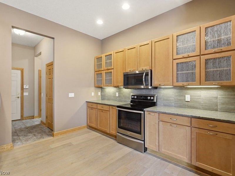 2253 Grimsby Street NW, North Canton, OH 44720 Photo 8