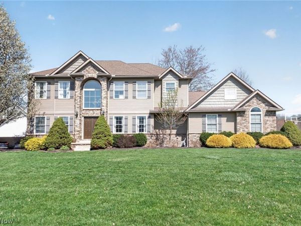 1215 Springbury Drive , Uniontown, OH 44685
