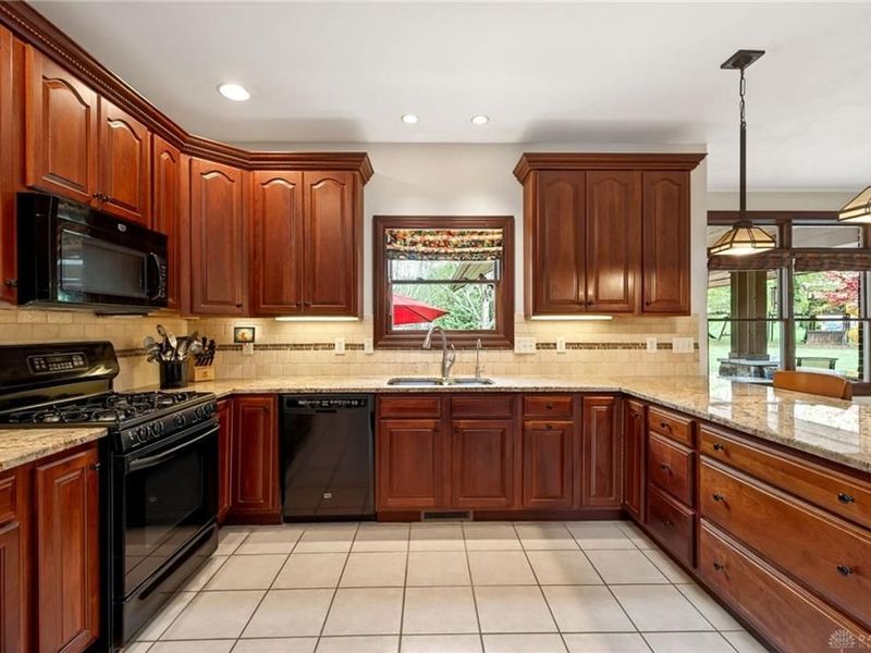 3605 E Salinas Circle, Sugarcreek Township, OH 45440 Photo 10