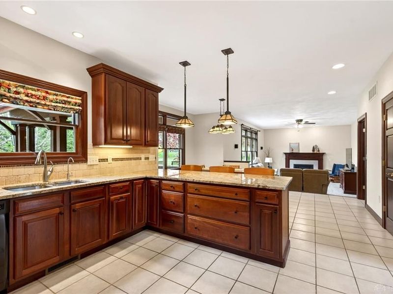 3605 E Salinas Circle, Sugarcreek Township, OH 45440 Photo 12