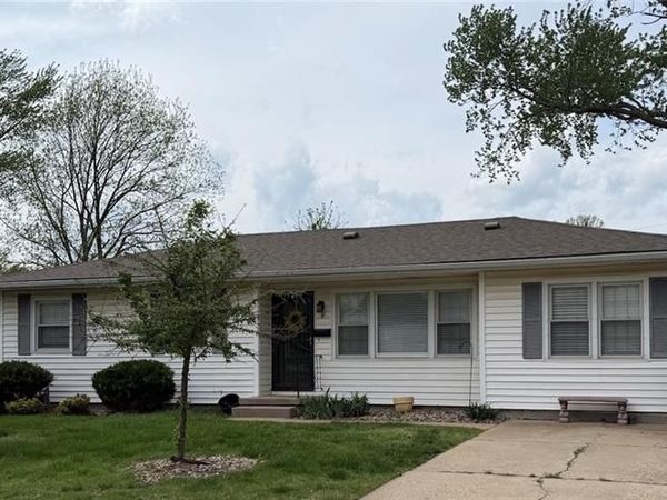 8 Morningside Drive, Paola, KS 66071