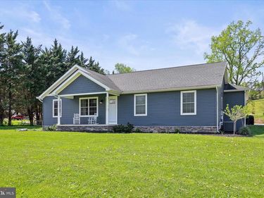 8 ORCHARD DRIVE, HANOVER, PA 17331