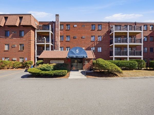5 Washington St, Unit A1, Reading, MA 01867