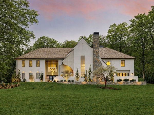 1049 Overton Lea Rd, Nashville, TN 37220