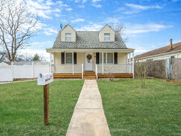 72 Crown Street , Deer Park, NY 11729