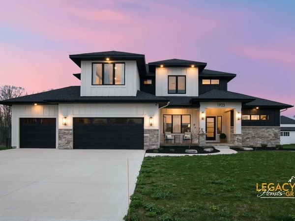 1923 Creekside Drive SW, Byron Center, MI 49315