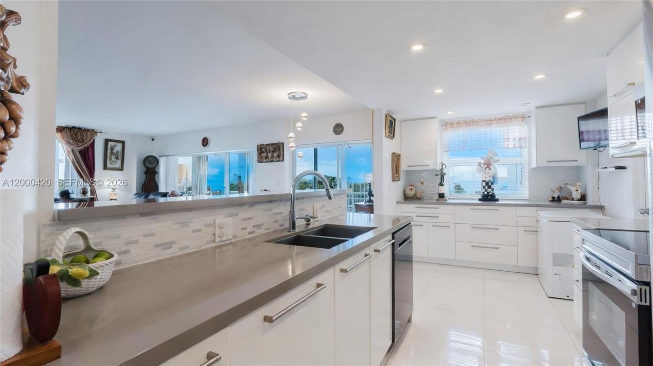 3800 Hillcrest Dr, Unit 411, Hollywood, FL 33021 Photo