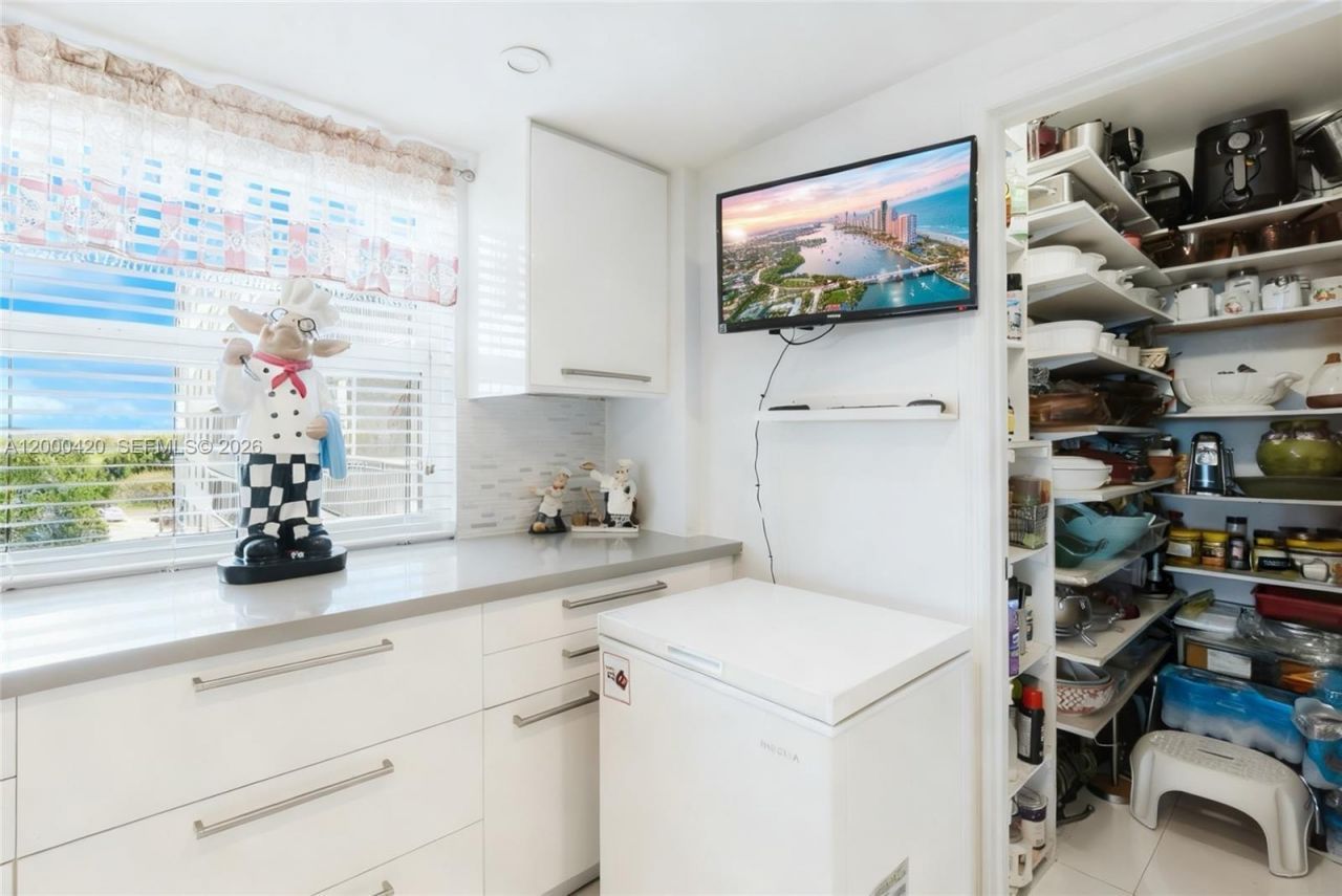 3800 Hillcrest Dr, Unit 411, Hollywood, FL 33021 Photo