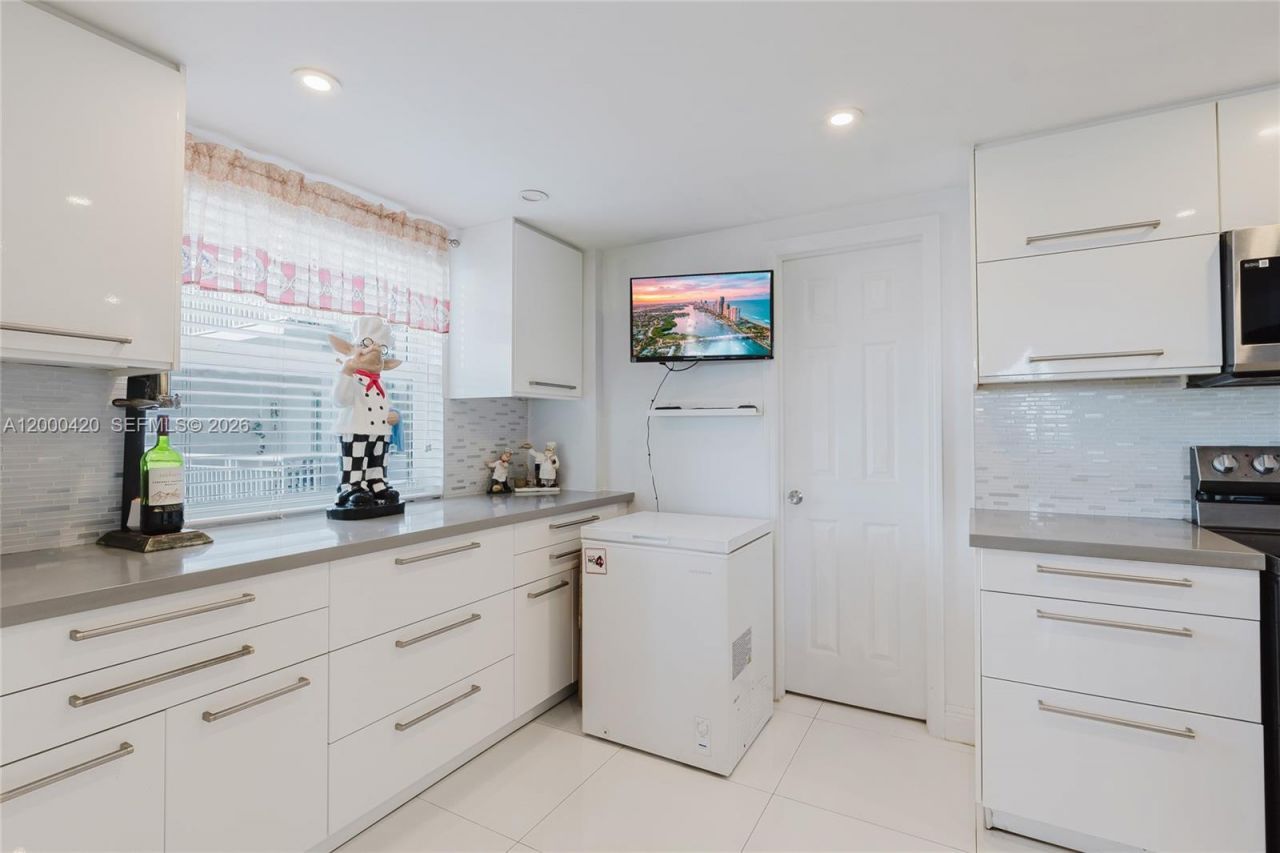 3800 Hillcrest Dr, Unit 411, Hollywood, FL 33021 Photo