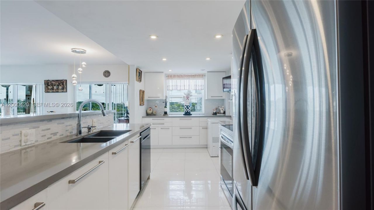 3800 Hillcrest Dr, Unit 411, Hollywood, FL 33021 Photo